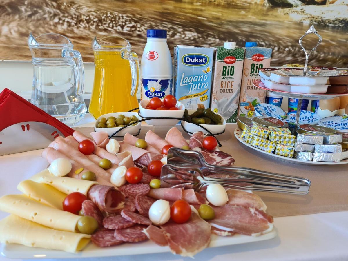 Guest House Slatki Snovi Knin Εξωτερικό φωτογραφία