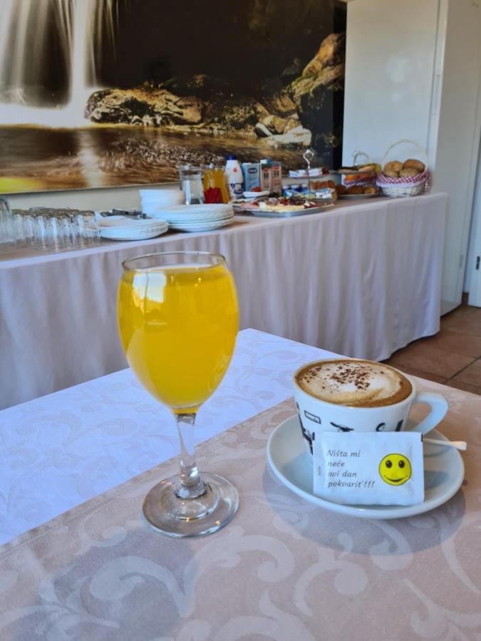 Guest House Slatki Snovi Knin Εξωτερικό φωτογραφία