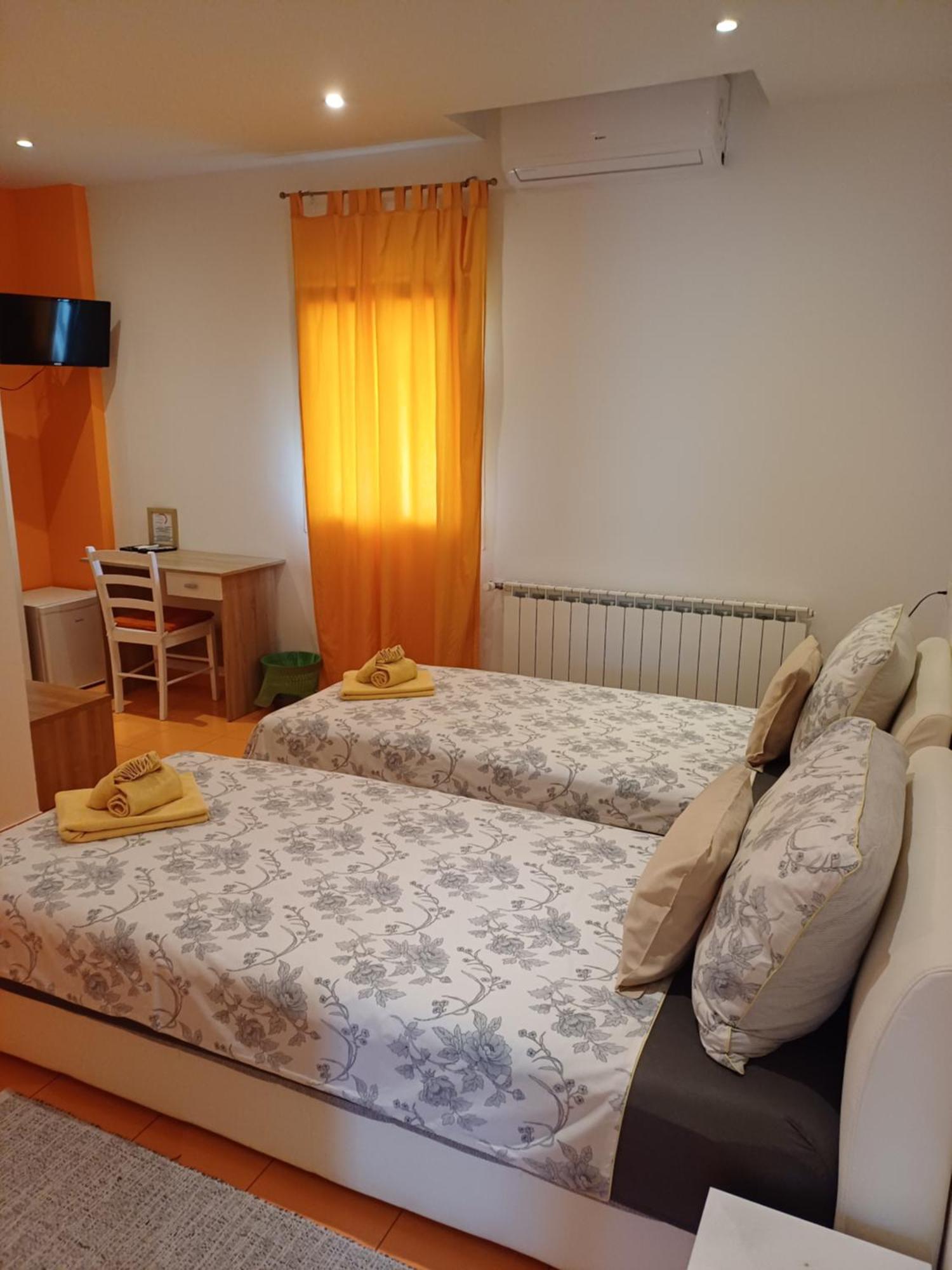 Guest House Slatki Snovi Knin Εξωτερικό φωτογραφία
